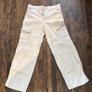 Woman’s  Cream Cargo Pants